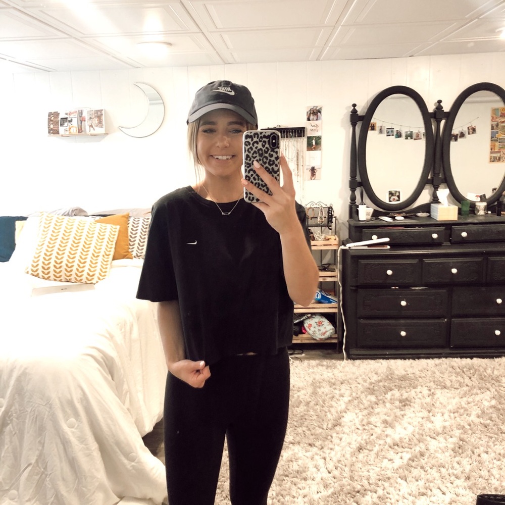 Nike Cropped Tee!! - Picture 6 of 8